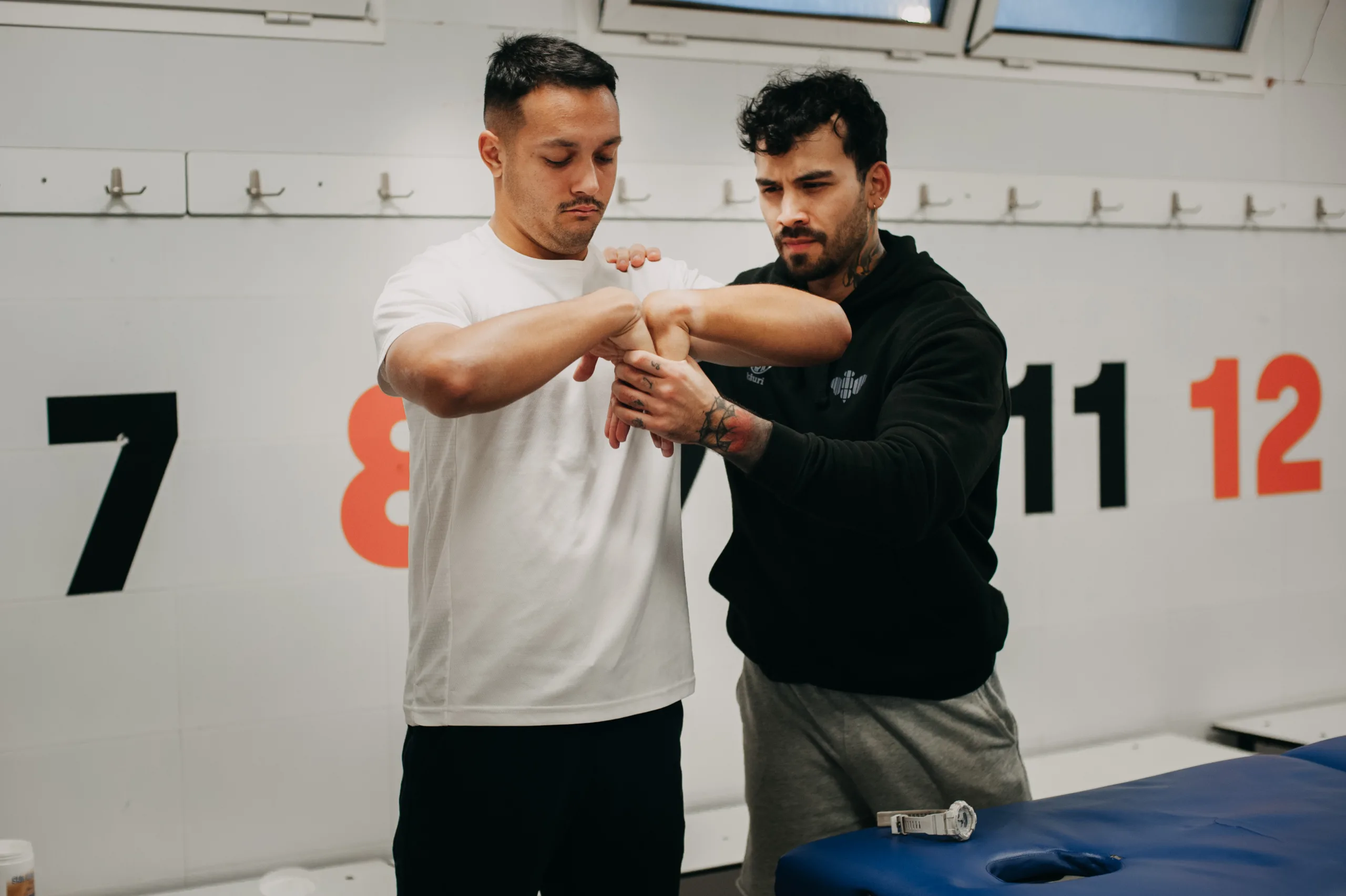 Fisioterapeuta dando sesion, fisioterapia Valencia, Metherapy